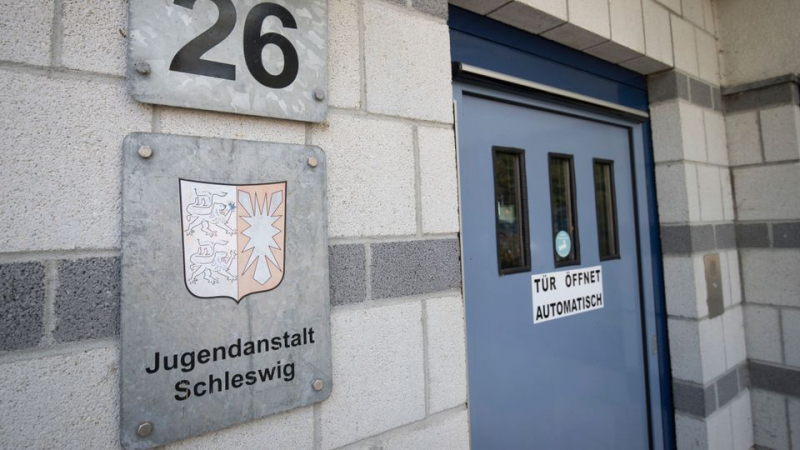 Frühere Gefängnismitarbeiterinnen werden für Verhältnis mit Häftling bestraft